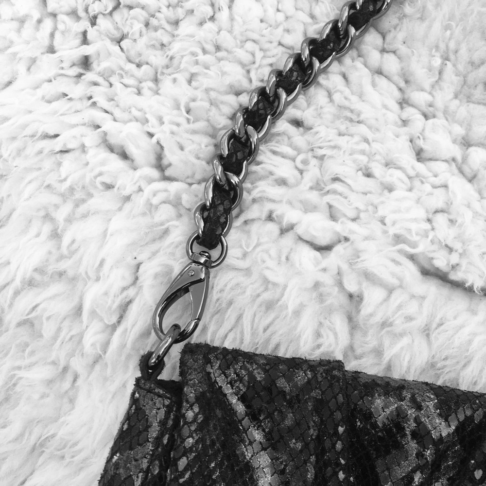 Victor Women’s Small Reptile Print Handbag - Picture 4 of 8